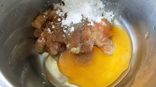 鸡胸肉炒蒜苔丁