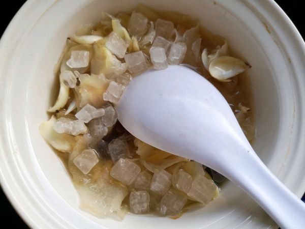 银耳百合红枣羹
