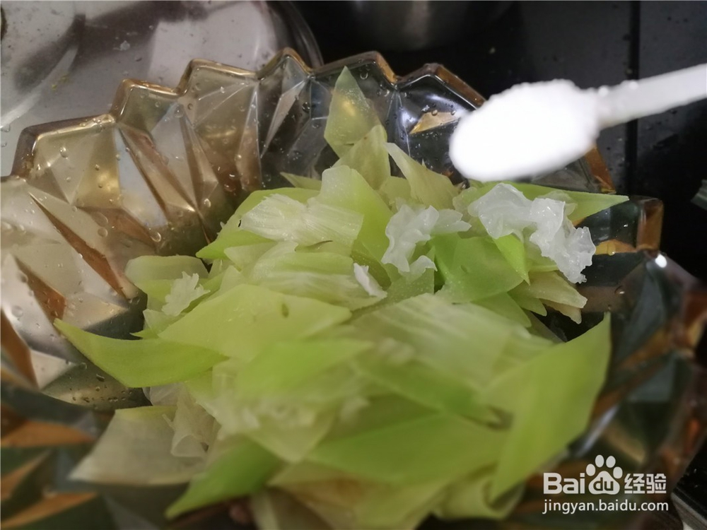 莴笋拌猪肉银耳