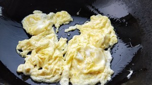 食补养生酱香蛋炒青椒的做法