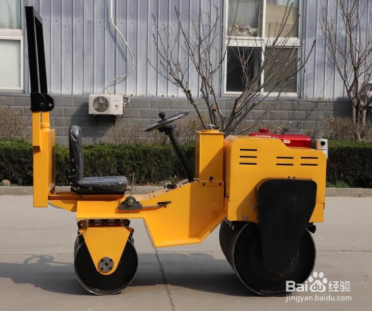 小型压路机的特点与介绍