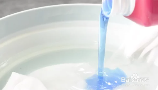 如何去除衣物上的油脂或油渍？