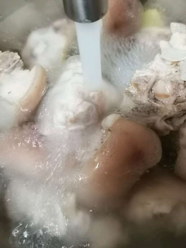 特色姜醋猪蹄煲