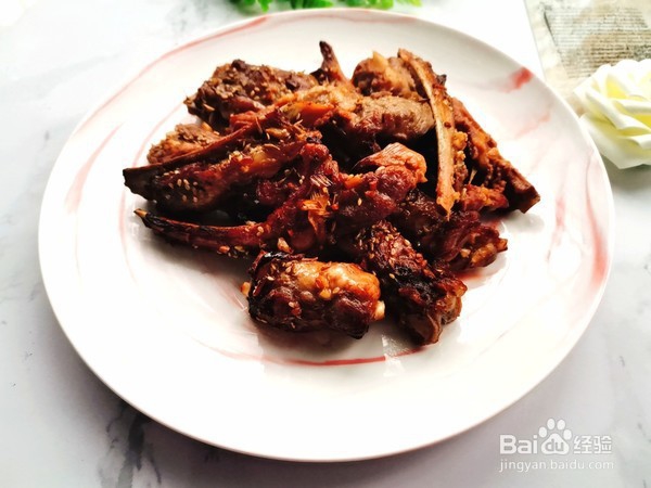 怎么做美味的蒜香烤羊排