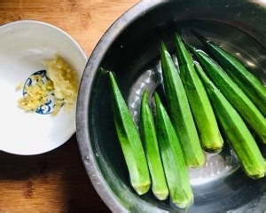 食补佳品绝味捞汁秋葵的做法