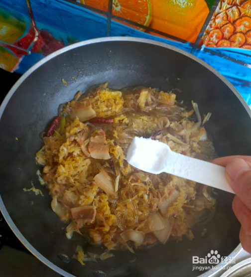 五花肉酸菜炖粉条，酸爽美味，好吃下饭