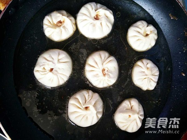 猪肉香菇煎包