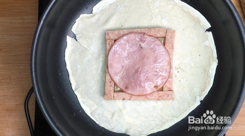 芝士火腿午餐肉鸡蛋手抓饼的步骤