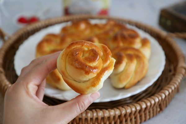 淡奶油玫瑰花面包