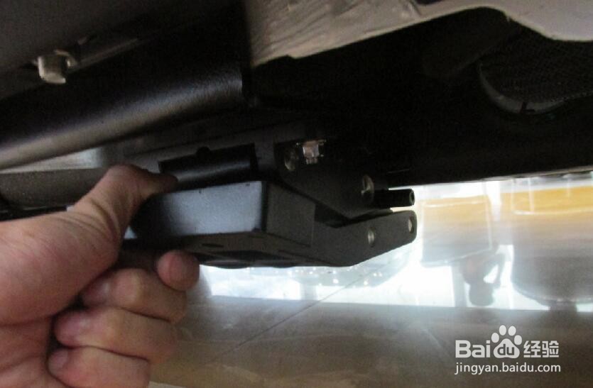 吉利博越脚踏板怎么安装