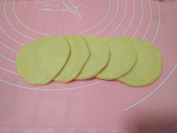 玫瑰花酸奶面包