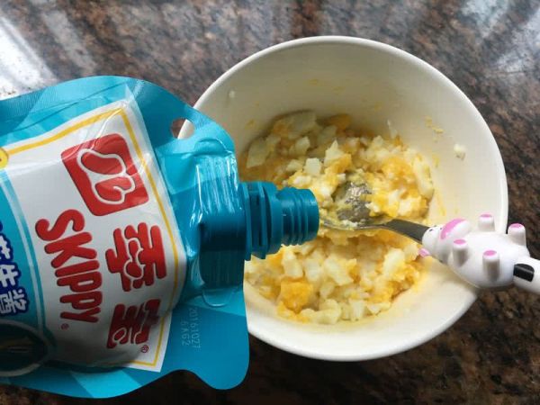 花生酱鸡蛋三明治