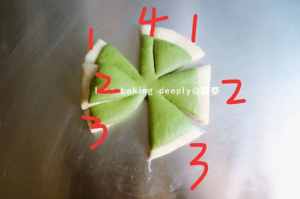 双色蝴蝶结面包
