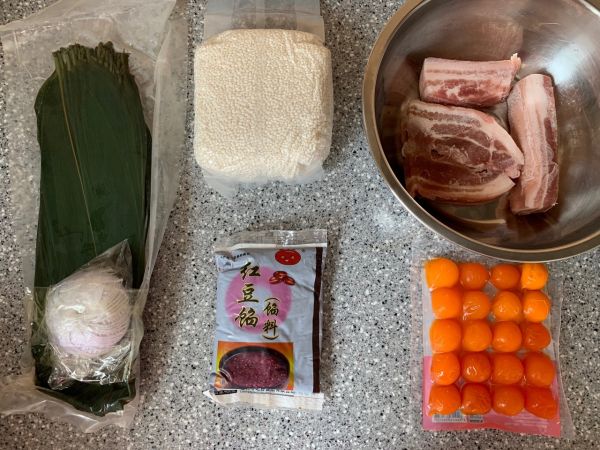 鲜肉咸蛋黄粽子