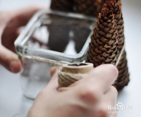 简单好制作的松果烛台