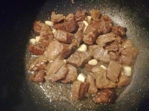 土豆炖牛腩怎么做