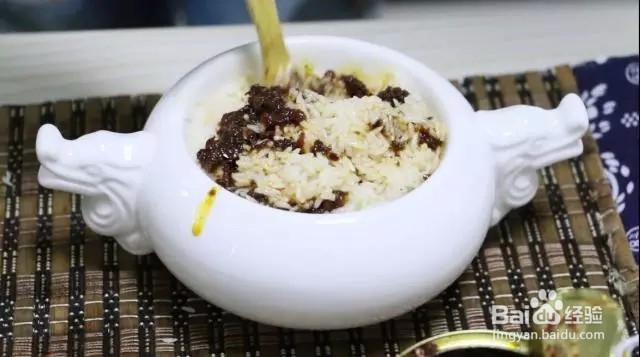 酱拌饭：美味的娃娃鱼酱拌魔芋米饭