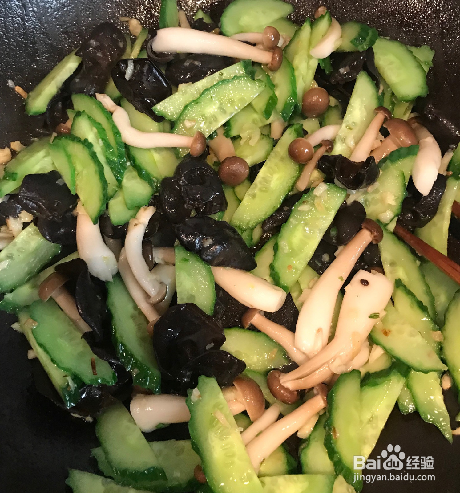 黄瓜木耳炒鸡蛋的做法