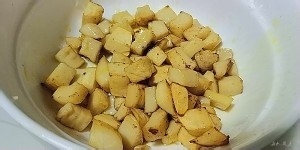 如何制作香辣的孜然杏鲍菇炒黄瓜