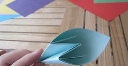 纸折手捧花球的制作方法（真实美观）