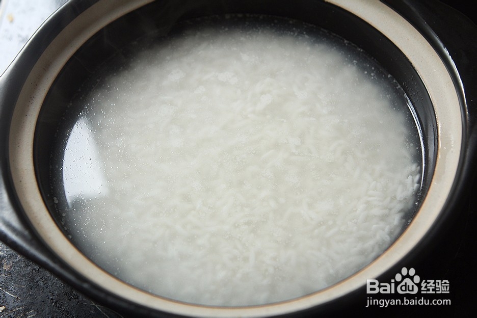 窝蛋牛肉煲仔饭