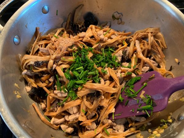 黄花菜木耳小炒肉