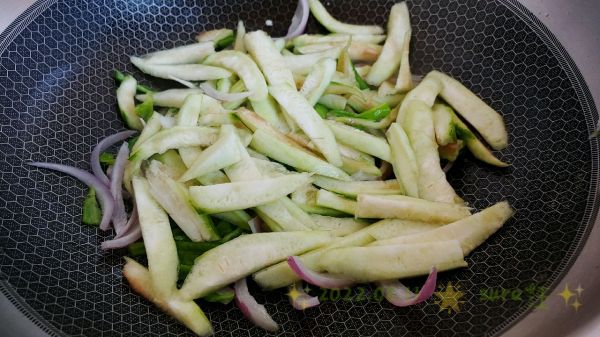 葱椒生炒丝瓜条