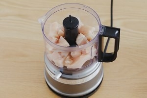 怎么做鸡肉蛋黄肠