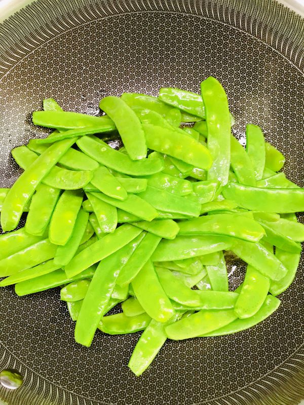 荷兰豆炒麻辣香肠