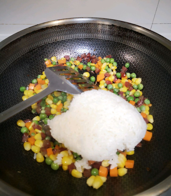 广式腊肠时蔬蛋炒饭