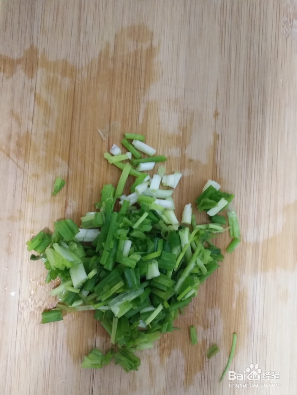 怎样在家自制美味的鸡蛋辣椒葱油饼？