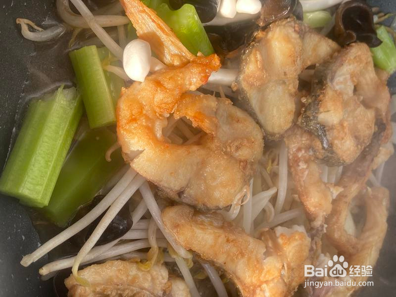 草鱼焖面的做法