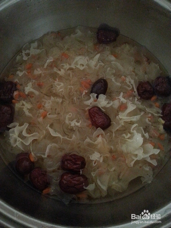 美容养颜红枣银耳汤