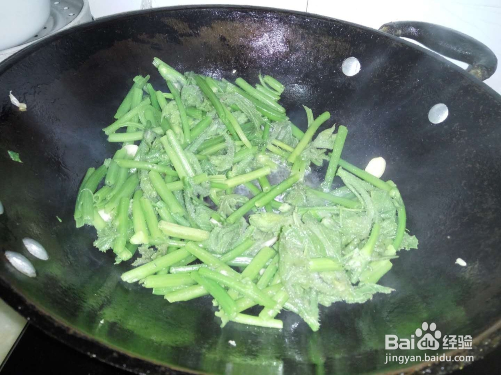 怎样做清爽可口的清炒南瓜藤？