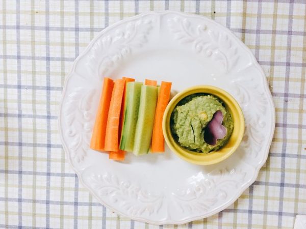 鹰嘴豆泥蔬菜棒