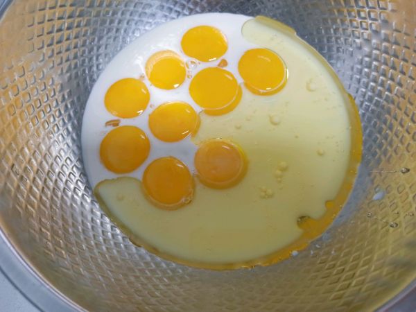 咸蛋黄肉松蛋糕