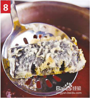 把蟹肉和豆腐用紫菜统统卷起来 炸出好美味