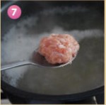 裙带菜汆丸子汤