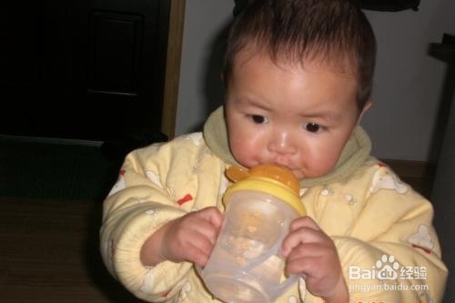给婴儿喂牛奶有哪些注意事项