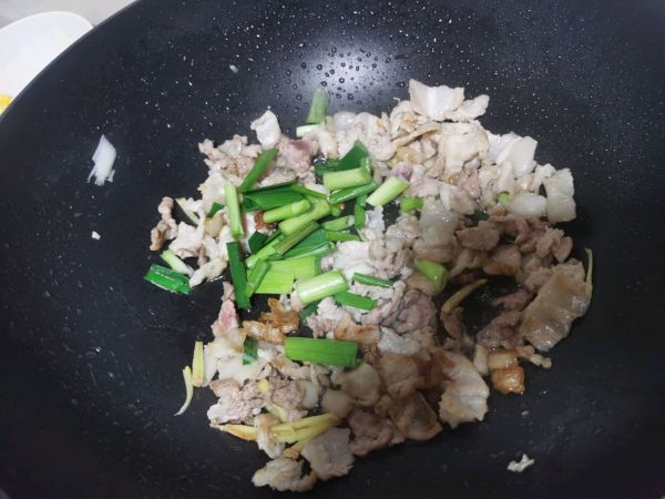 五花肉炒腌笋丝