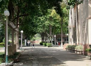 如何在大学几年内兼职赚到自己的生活费和学费？