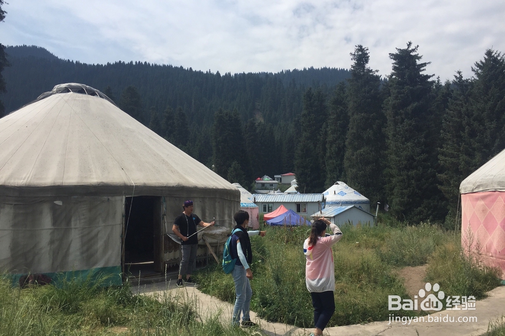 夏天新疆天山天池上面怎么看雪山？
