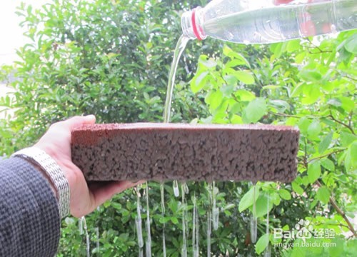 新建人行道透水砖设备需要注意事项及制品用途