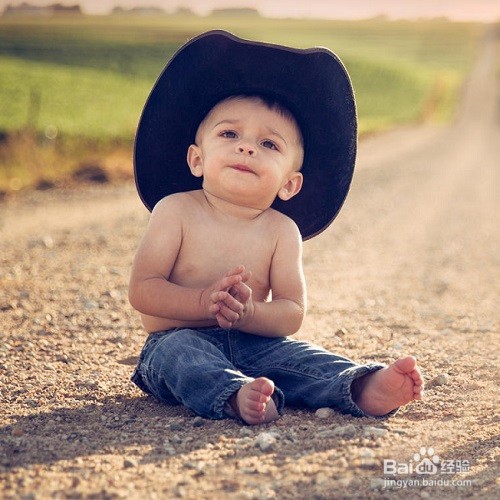 两周岁的小孩子特别调皮应该怎么办