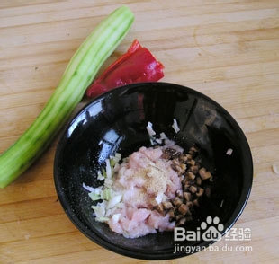 夏季老人养生食谱-丝瓜鸡肉粥做法