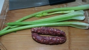 北京风味-香肠炒芹菜