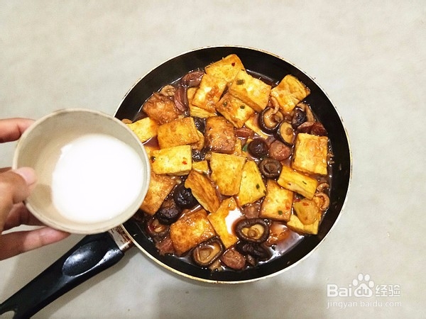 如何做出好吃的腊味香菇烧豆腐