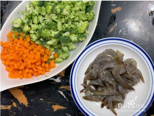 西兰花虾仁炒饭