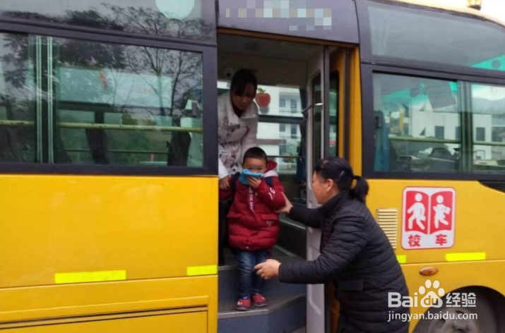 公交车或校车发生火灾时正确逃生方法