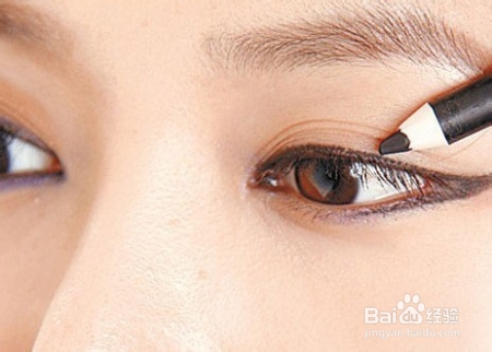 彩妆教程：明艳派对女王妆容